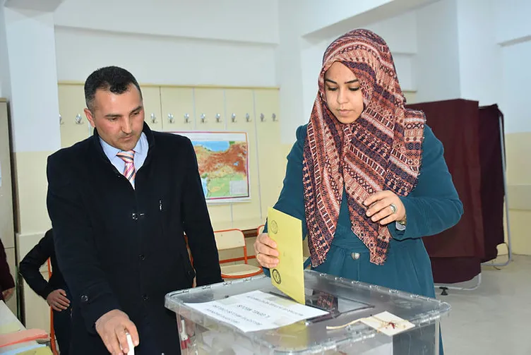 Türkiye sandık başında! 57 milyon seçmen tercihini yapıyor