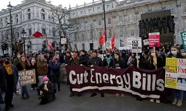 İngiltere’de hayat pahalılığına Londra’da protesto: Johnson’a istifa çağrısı!