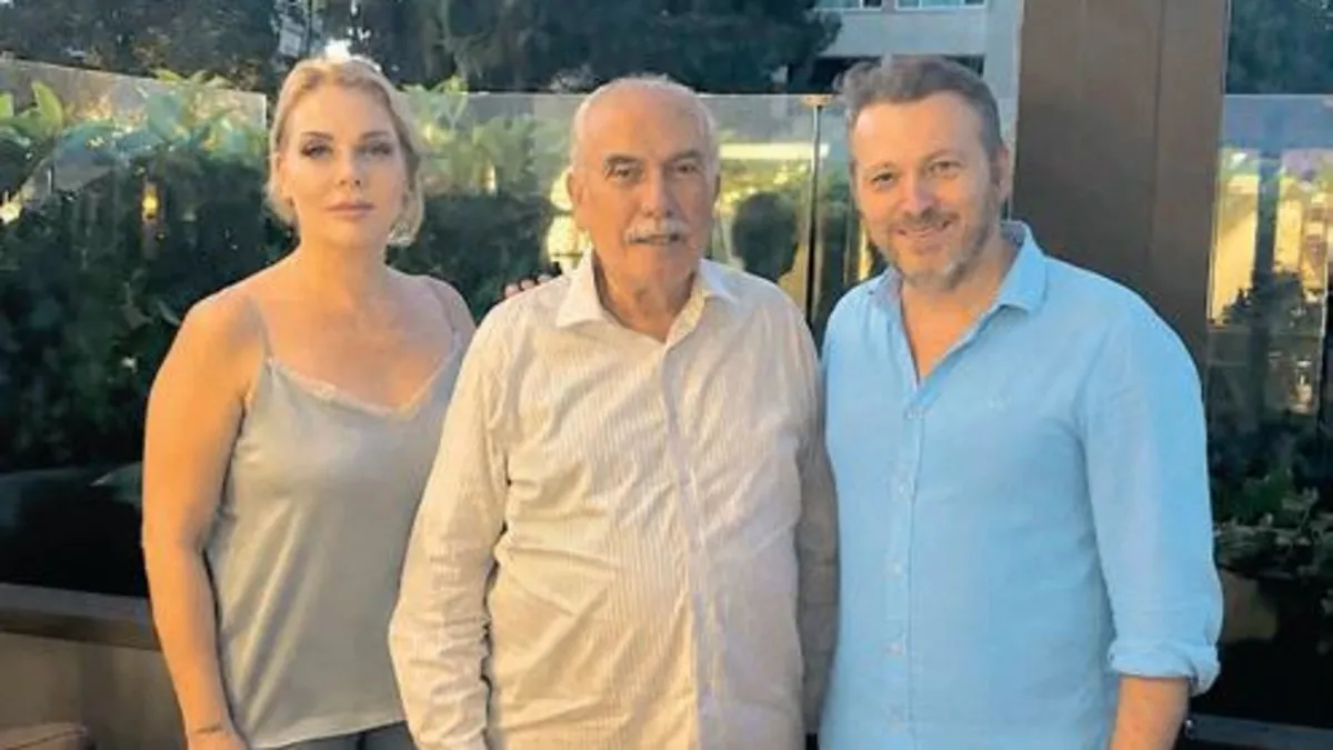 Kayahan şarkıları tiyatral konserle sahnede