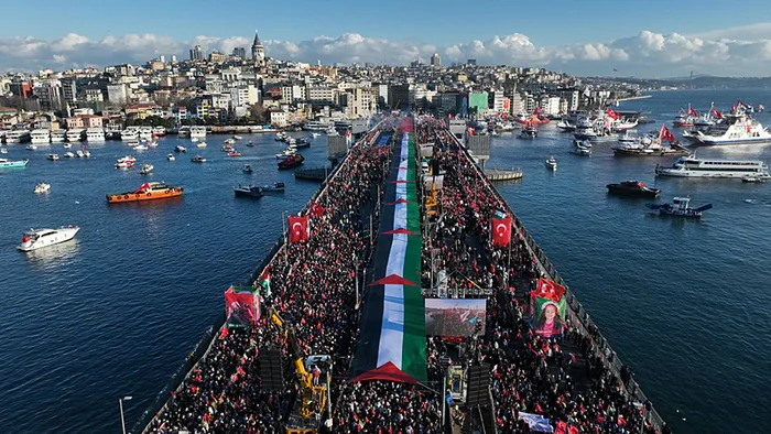 son-dakika-bilal-erdogan-galatadan-dunyaya-gazze-mesaji-verdi-filistini-unutmayacagiz-unutturmayacagiz-1767270302106.jpg Son Dakika | Bilal Erdoğan Galata'dan dünyaya 'Gazze' mesajı verdi: Filistin'i unutmayacağız, unutturmayacağız!