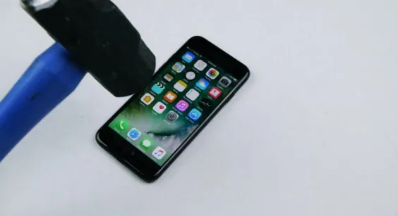 Iphone 7’nin dayanıklılığı test edildi