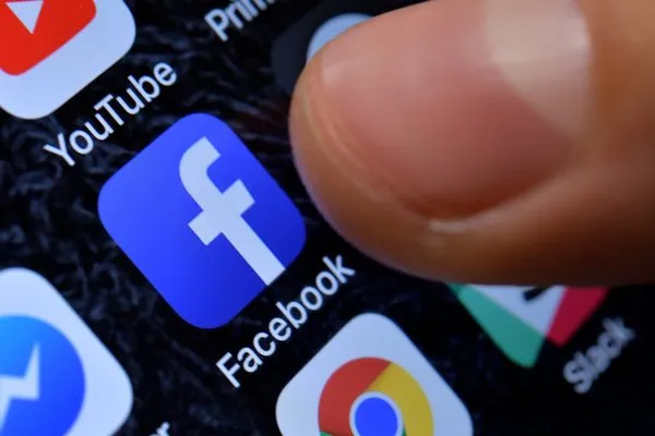 Facebook'ta harcanan zaman günlük 50 milyon saat azaldı