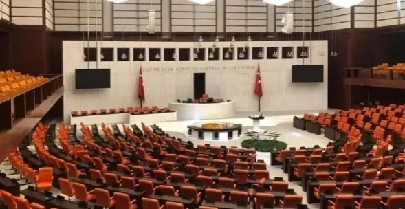 11-yargi-paketi-yasalasti-binlerce-hukumluye-tahliye-yolu-acildi-iste-10-soruda-merak-edilenler-1766651418405.png 11. Yargı Paketi yasalaştı: Binlerce hükümlüye tahliye yolu açıldı! işte 10 soruda merak edilenler