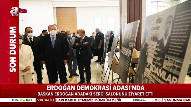 Cumhurbaşkanı Erdoğan eski Başbakan Tansu Çiller ile Demokrasi Adası'nda sergiyi gezdi | Video