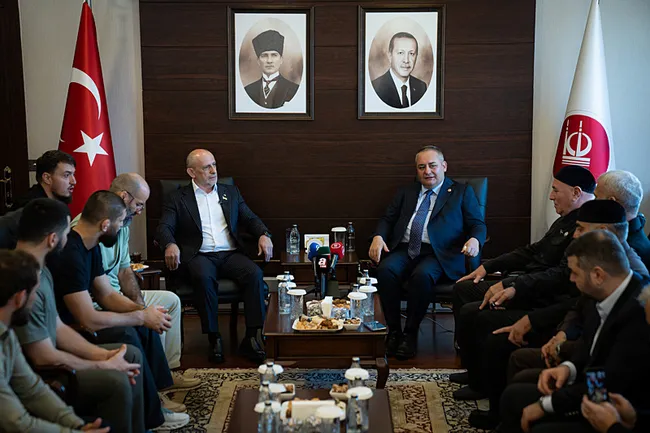 sampiyon-cecen-sporcu-khamzat-chimaevden-kecioren-belediyesine-ziyaret-1786897456350.jpeg