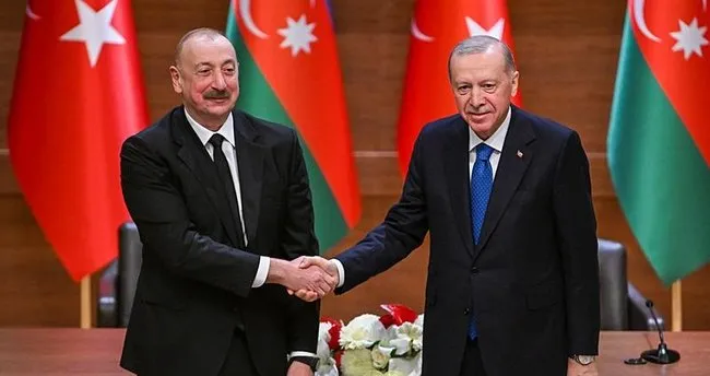 Türk kapısına kardeşlik gazı