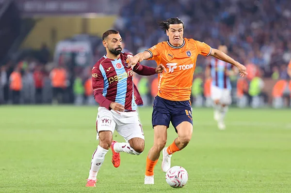 canli-super-ligde-trabzonspor-basaksehir-maci-goller-pes-pese-penalti-karari-1787503894579.jpeg