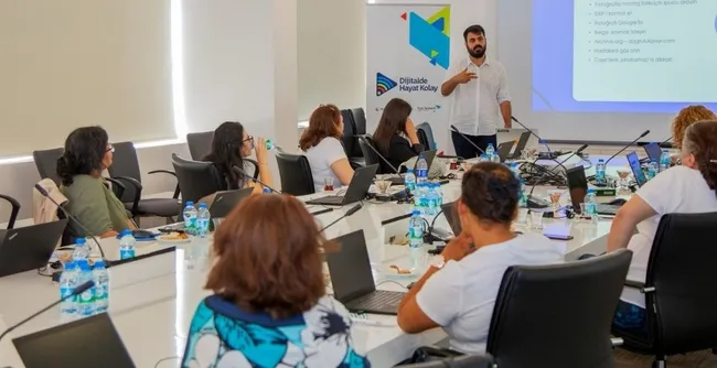 dijitalde-hayat-kolay-projesi-yeni-doneminde-de-kadinlari-dijital-dunyaya-hazirliyor-1709820110005.jpg