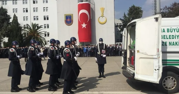 Adana’da şehir olan askerler memleketlerine uğurlandı