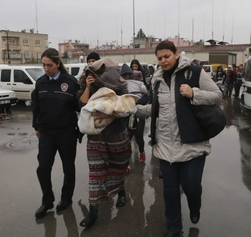 Conolar çocukları kucaklarında adliyeye sevk edildi
