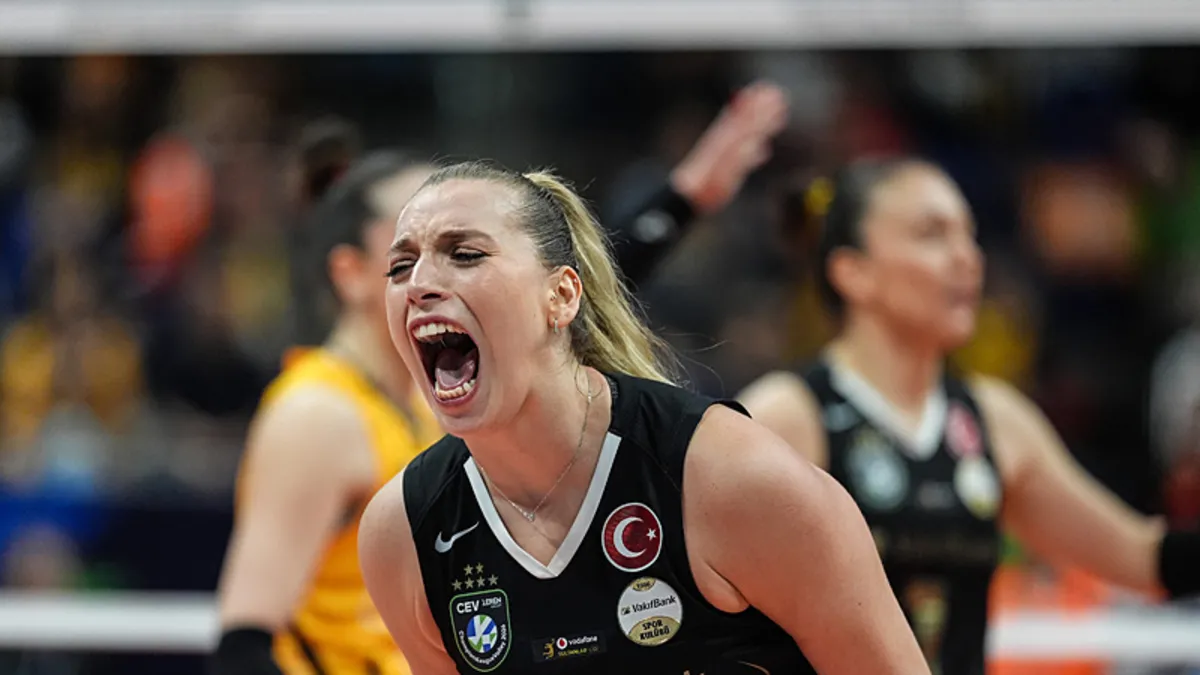 Cansu Özbay: Türk kadını her zaman en yukarıda olmayı hak ediyor! Cansu Özbay: Türk kadını her zaman en yukarıda olmayı hak ediyor!