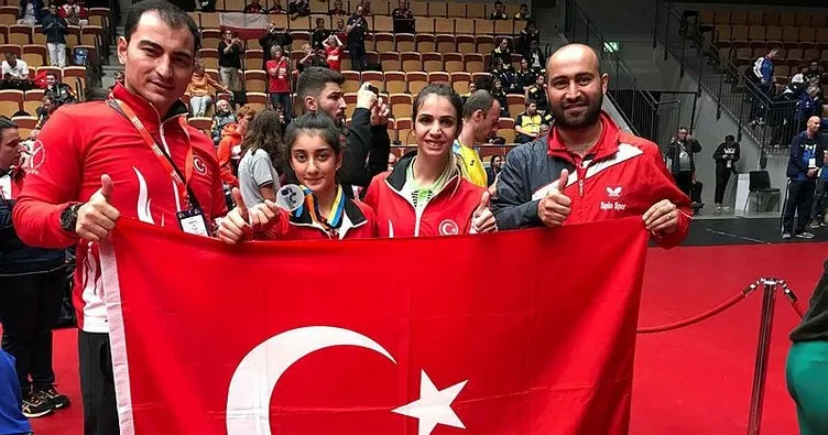 Ebru Acer'den gümüş madalya