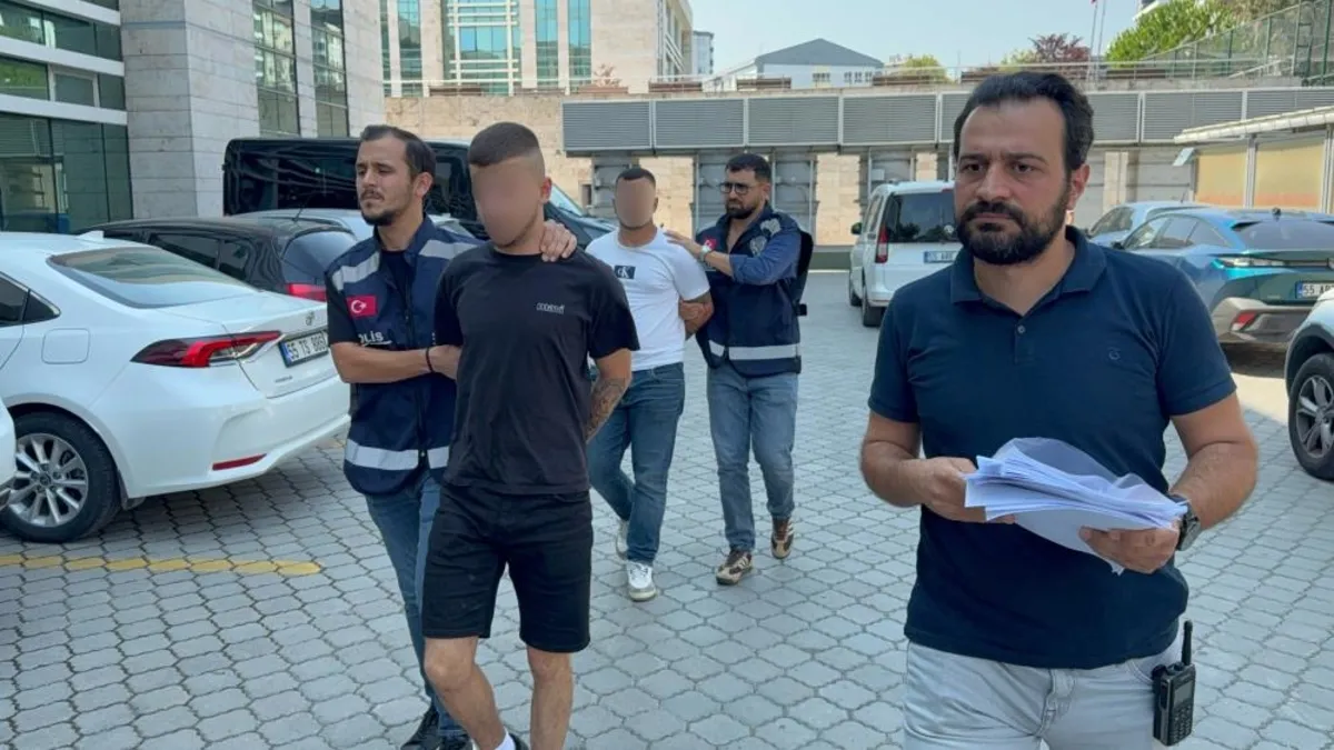 Samsun’da gürültü tartışması bıçaklı kavgaya dönüştü: 3 yaralı 2 gözaltı Samsun’da gürültü tartışması bıçaklı kavgaya dönüştü: 3 yaralı 2 gözaltı
