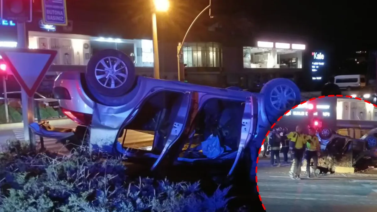 Kocaeli'de otomobil ve motosikletin çarpışması sonucu meydana gelen kazada ters dönen otomobil.