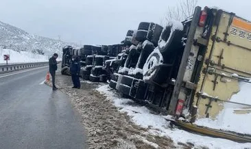 D100’de gümrük malı yüklü tır devrildi #kastamonu
