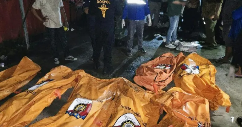 Endonezya’da huzurevini alevler sardı: 16 ölü