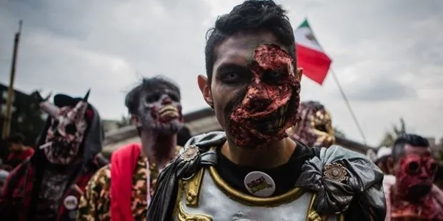 Meksika’da ’renkli’ zombi yürüyüşü