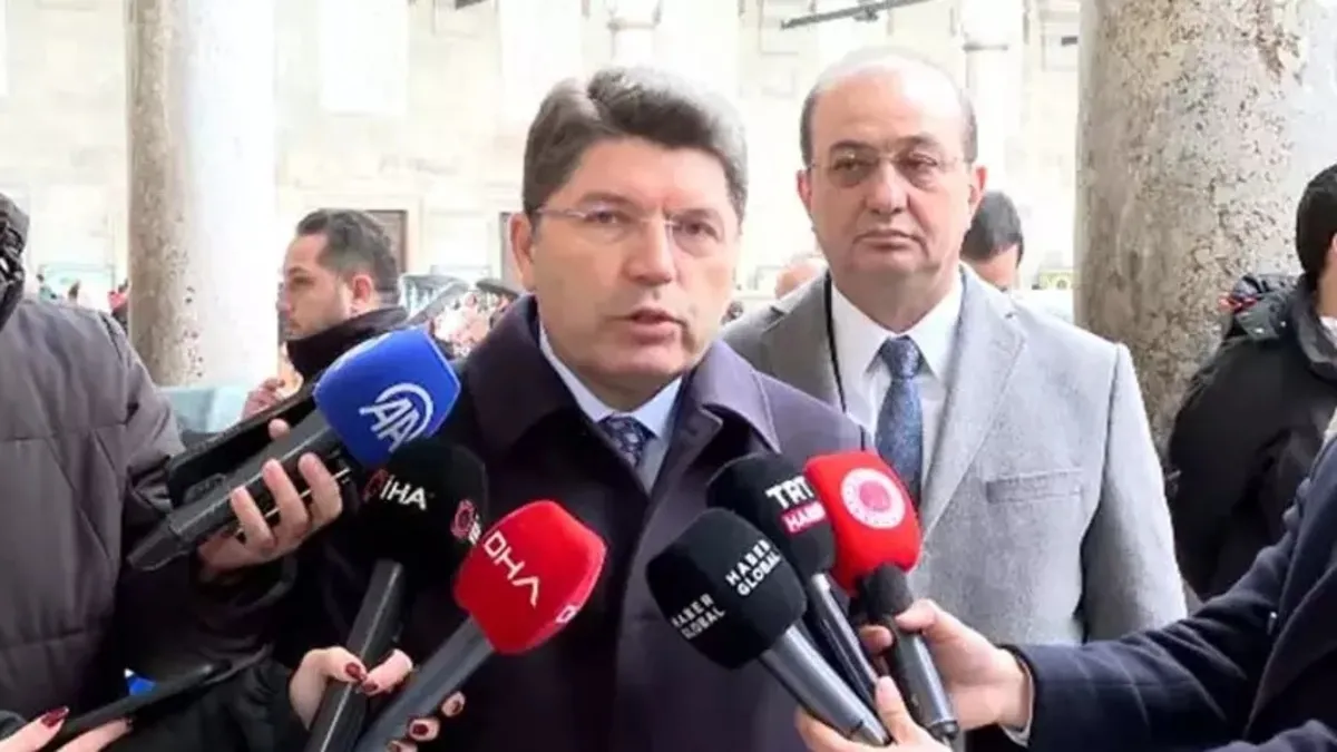 Ahmet Minguzzi için Sultanahmet’te Mevlit okundu: “Komisyon çalışmaları bittikten sonra meclise gelecek” Ahmet Minguzzi için Sultanahmet’te Mevlit okundu: “Komisyon çalışmaları bittikten sonra meclise gelecek”