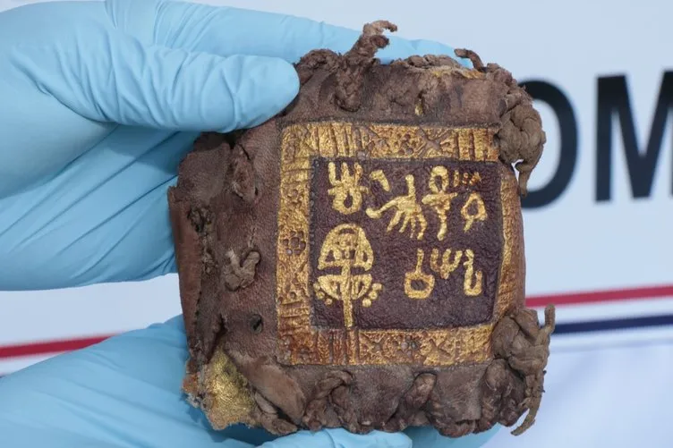 Roma dönemime ait ceylan derisi altın yazmalı kitap ele geçirildi