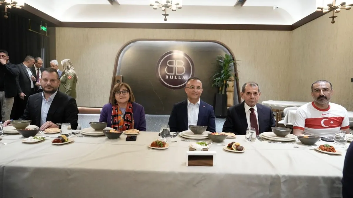 Dursun Özbek ve Ertuğrul Doğan dostluk yemeğinde bir araya geldi