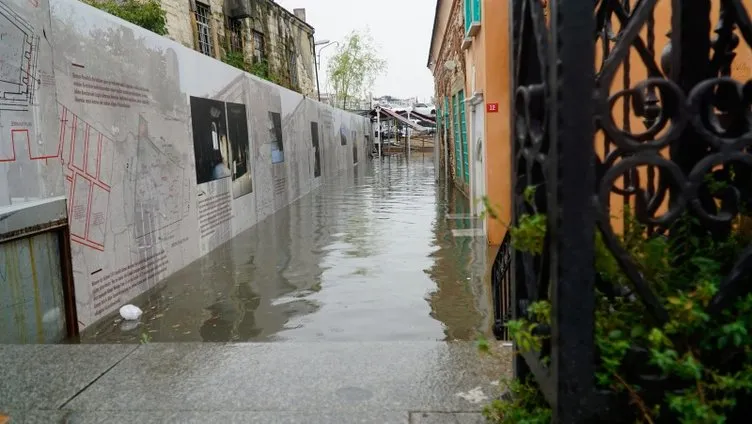 Eminönü'nde selin ardından son durum