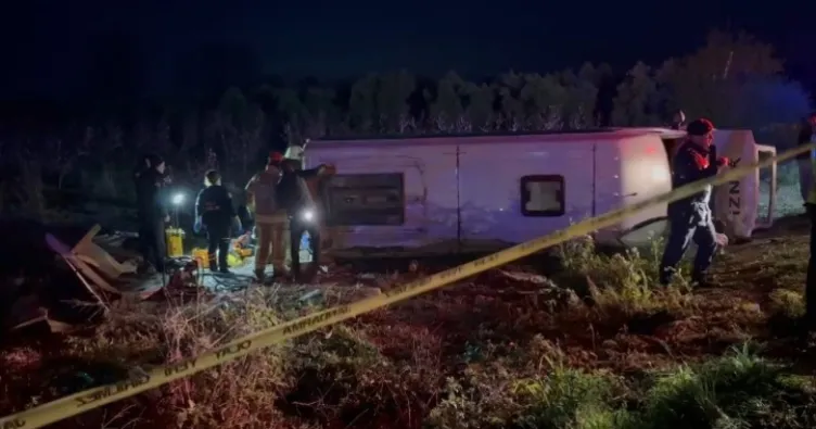 Yolcu minibüsü devrildi: 1 ölü 12 yaralı