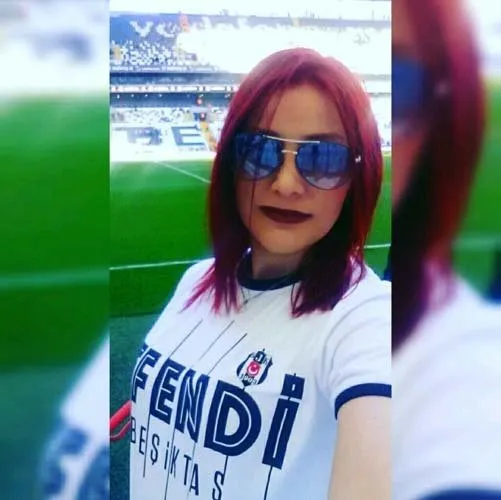 Kızıl saçlı kız Beşiktaş - Lyon maçına damga vurdu!
