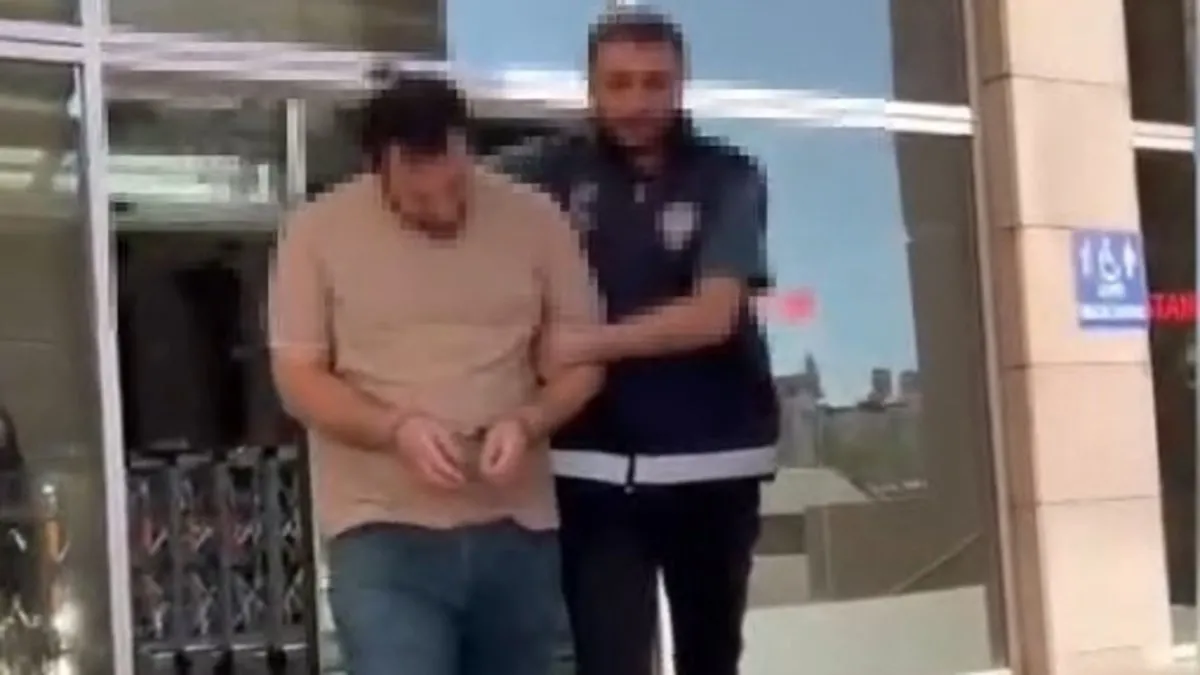 Kızının 7 yaşındaki arkadaşını darp etti… Gözaltına alınıp tutuklandı Kızının 7 yaşındaki arkadaşını darp etti… Gözaltına alınıp tutuklandı