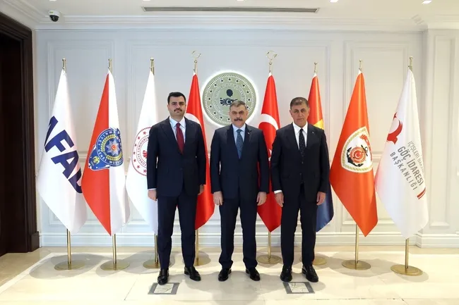 İçişleri Bakanı Mustafa Çiftçi, İzmir Büyükşehir Belediye Başkanı Tugay'ı kabul etti