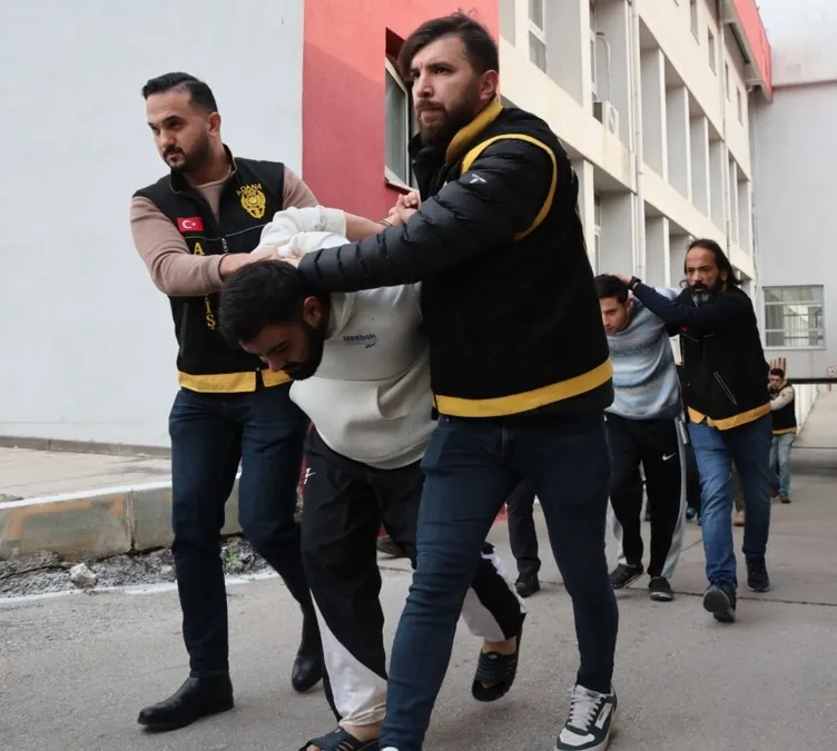 Adana’da film gibi soygun! Evden eve nakliyat kamyonuyla kaçmaya çalıştılar!