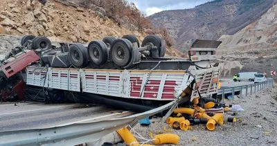 İkisu-Şiran Karayolunda TIR devrildi:1 yaralı #gumushane