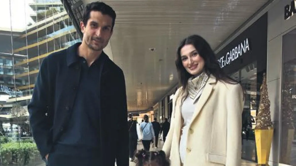 Ailesiyle yılbaşı festivalinde