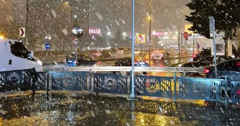 İstanbul da beyaza büründü