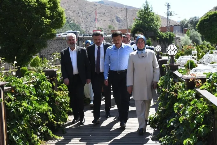 ak-parti-genel-baskan-yardimcisi-dag-bizim-derdimiz-hizmet-chpnin-derdi-makam-1692184434338.jpg