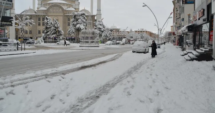 Kent merkezi beyaza büründü