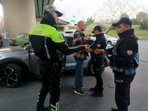 yeni-yil-oncesi-sislide-siki-asayis-denetimi-yapildi-8-supheli-8-yoklama-kacagi-yakalandi-1703691540884.jpg
