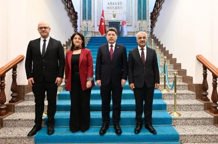 dem-parti-heyeti-adalet-bakani-ile-gorustu-1766486457810.jpg