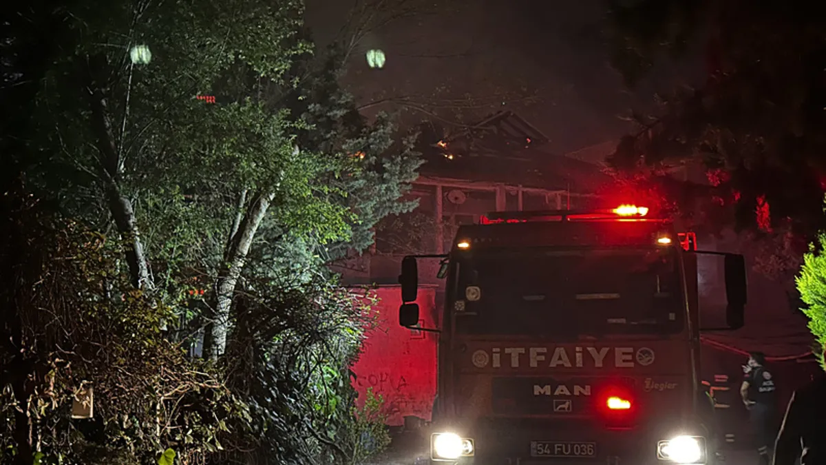 Mahalle yanarken onlar derbi izledi!