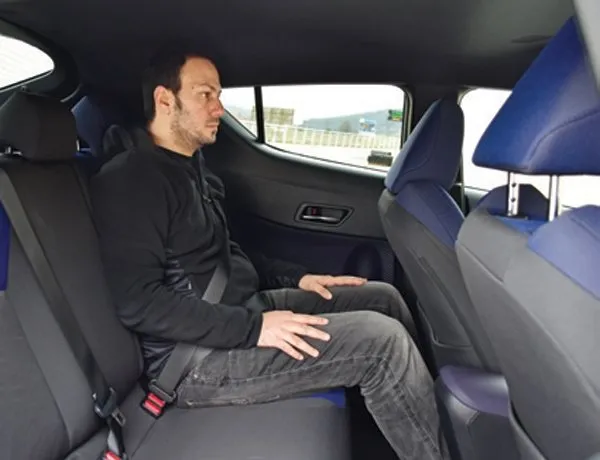Test Toyota C Hr 1 8 Hybrid E Cvt 4x2 Galeri Otohaber