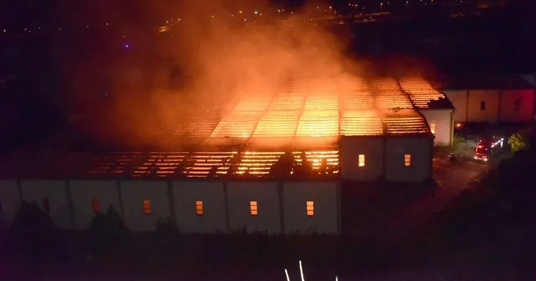 Kayseri’de kağıt fabrikasında yangın! Alevler geceyi aydınlattı