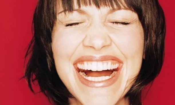 Aşırı gülmek depresyonu tetikleyebilir