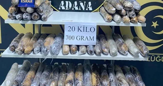 Minibüste döşemenin içindeki uyuşturucuyu ‘Oscar’ buldu Minibüste döşemenin içindeki uyuşturucuyu ‘Oscar’ buldu