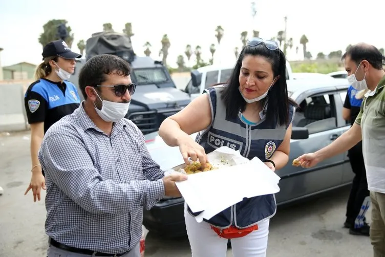 Ebelik yapan kadın polis, başarı belgesi ile ödüllendirildi