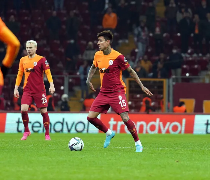 erick-pulgar-galatasaraya-transferini-anlatti-1644924609237.jpg