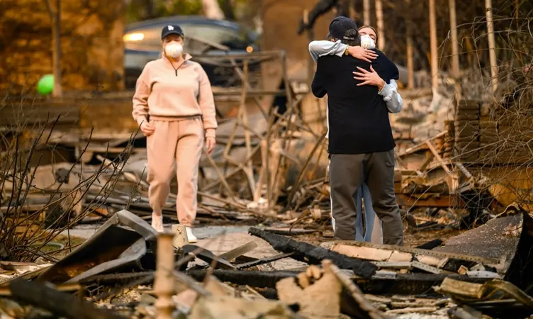 Yangınların ardından kaos başladı: Los Angeles’ta yağma korkusu! ABD’de ev sahipleri silahla devriye geziyor