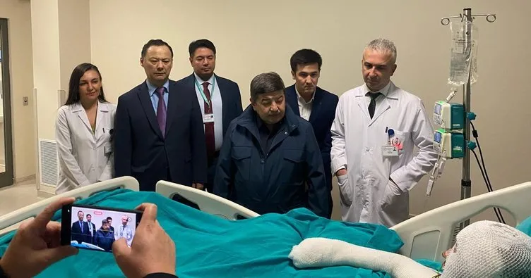 Kırgızistan heyeti Adana Şehir Hastanesi’nde tedavi gören yaralı vatandaşlarını ziyaret etti