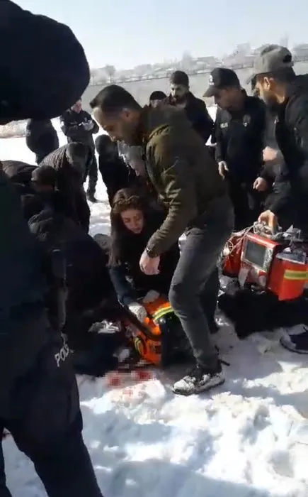 Yüksekova’da kan donduran olay: Başıboş köpekler dehşet saçtı! 12 yaşındaki Eslem feci şekilde can verdi!