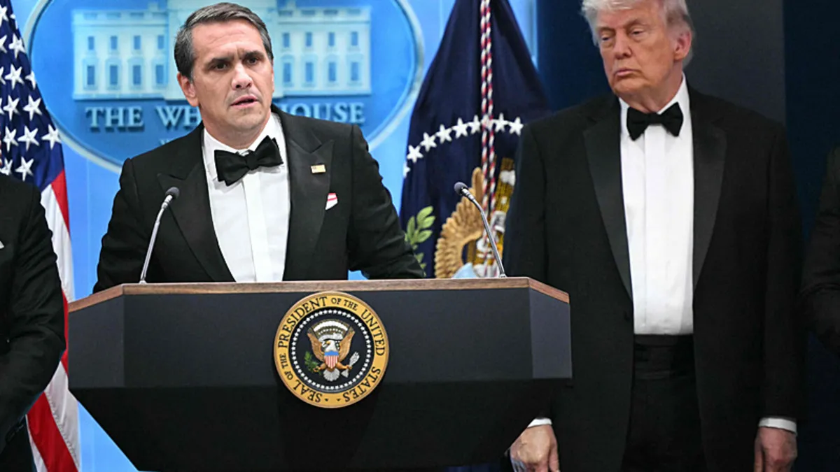 Trump’tan kritik Adalet Bakanı hamlesi: Eski avukatını görev
