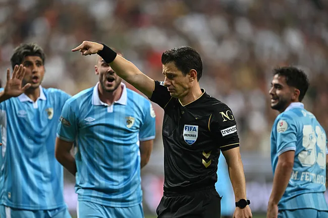 son-dakika-fenerbahce-besiktas-derbisinin-hakemi-aciklandi-1788438662061.jpg
