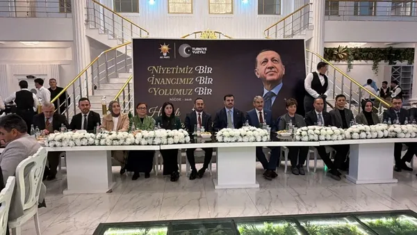 ak-parti-genel-sekreteri-eyyup-kadir-inan-nigdede-vefa-iftarina-katildi-1773001044692.jpg